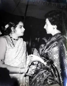 Shah Rukh Khan Mother with Indra Gandhi
